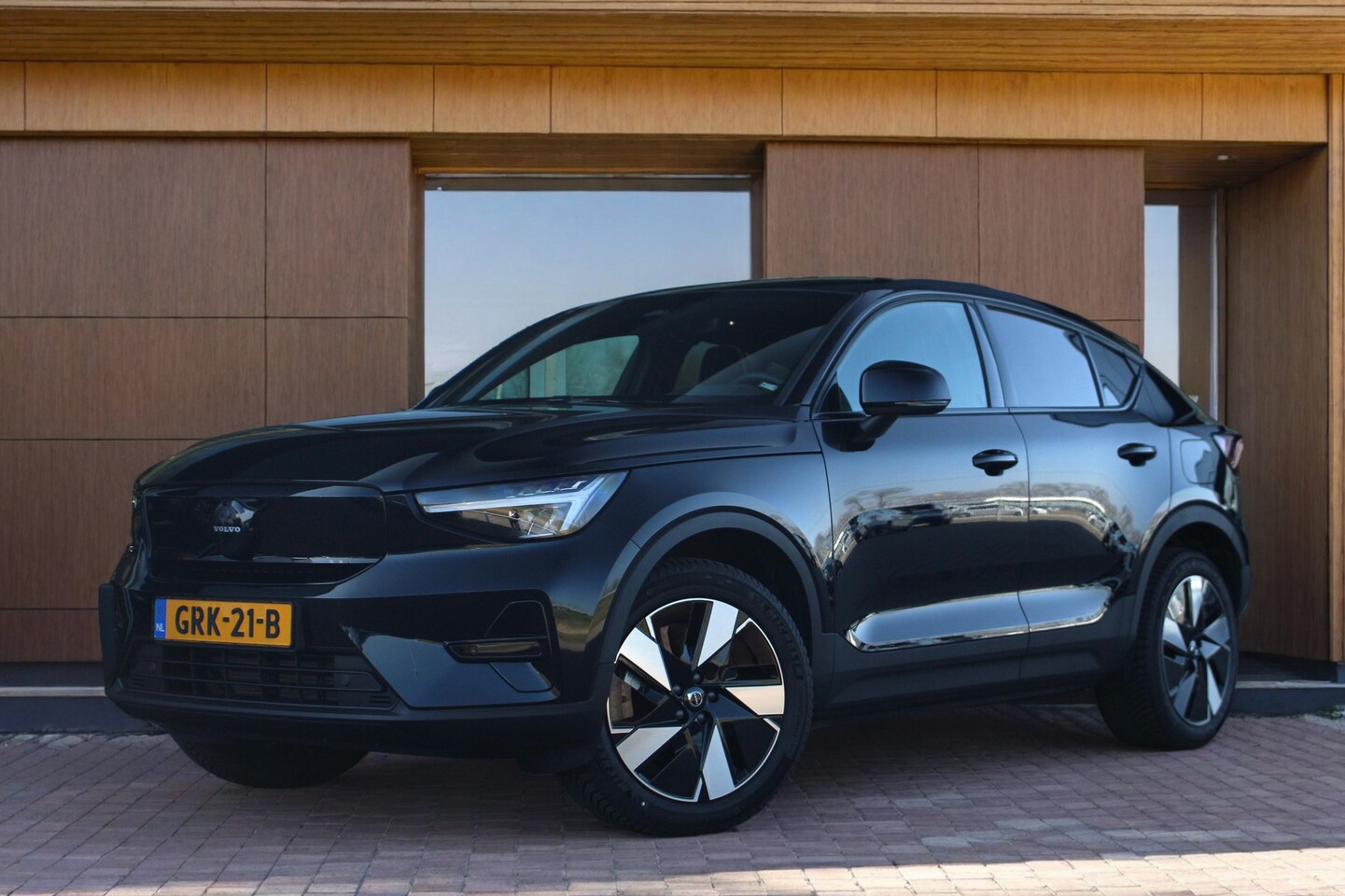 Volvo C40 - Single Motor Extended Range Plus 82 kWh | Trekhaak | Getint Glas | Nubuck Bekleding | - AutoWereld.nl