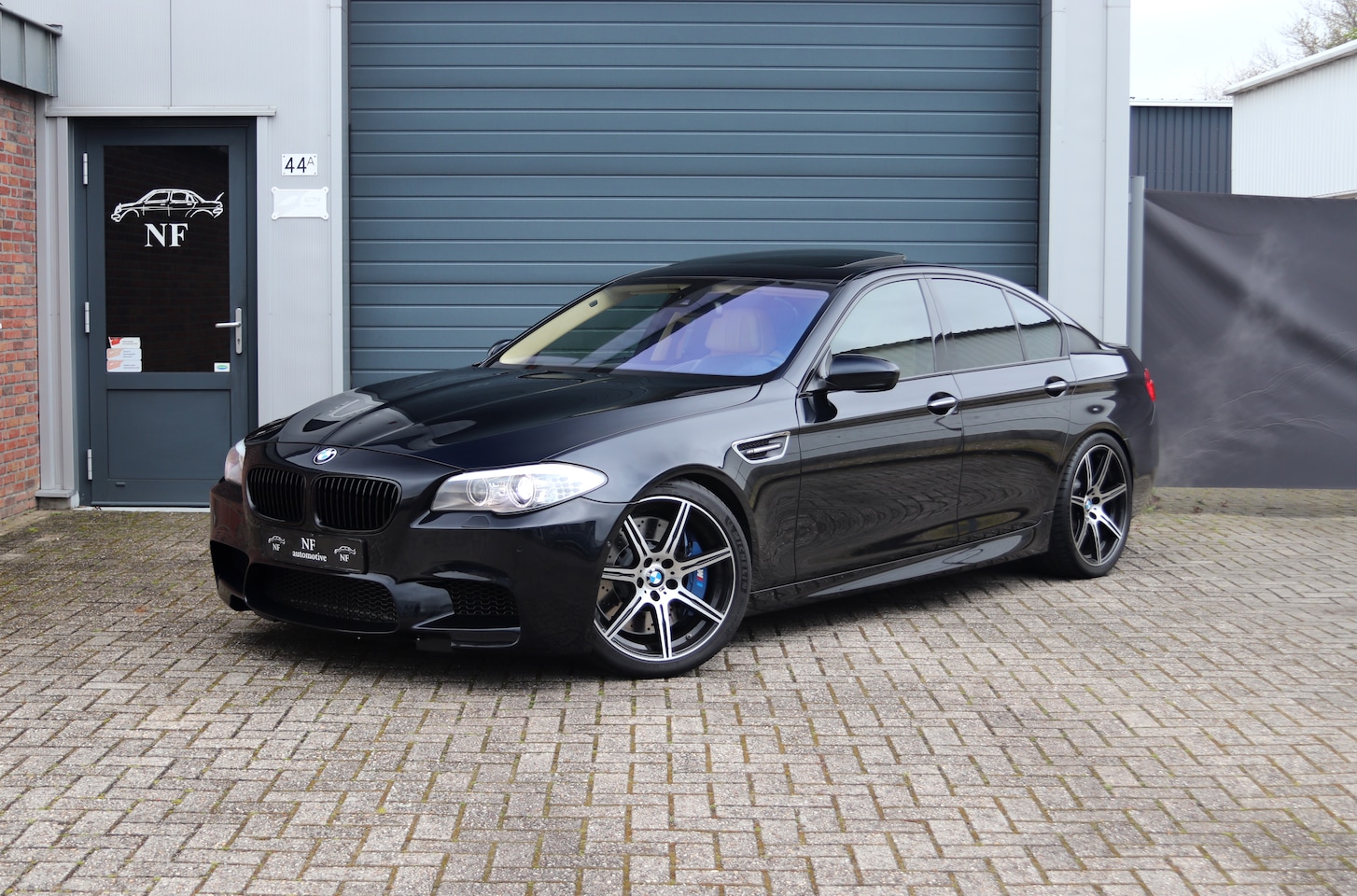 BMW 5-serie - M5 M5 F10 - Individual - Akrapovic - AutoWereld.nl