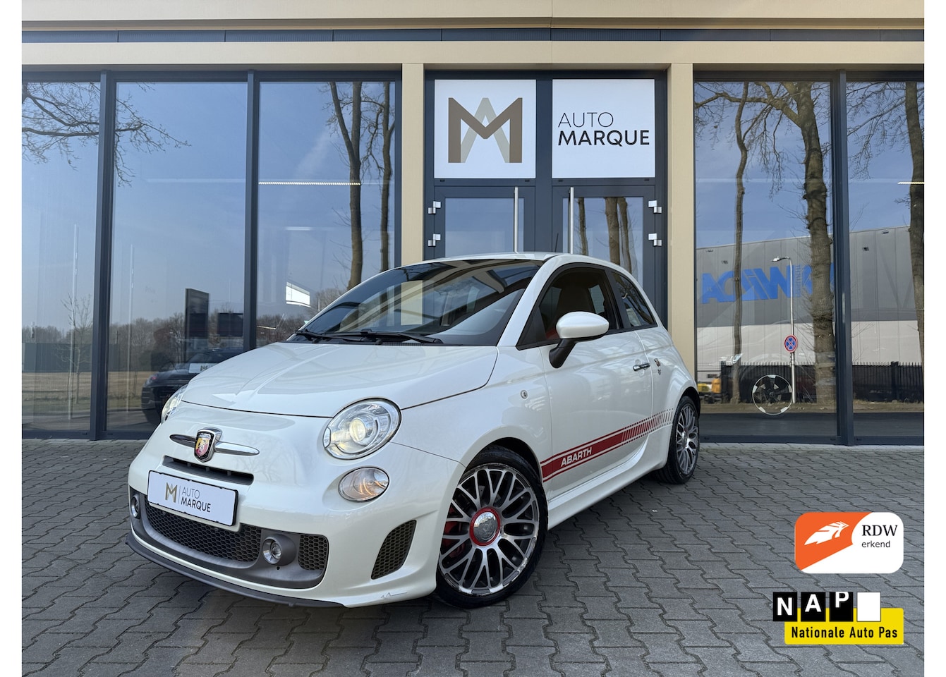 Fiat 500 Abarth - 1.4 T-Jet Turismo 160PK | Xenon | Leder | 17" LM Velgen | Interscope Sound | Parkeersensor - AutoWereld.nl