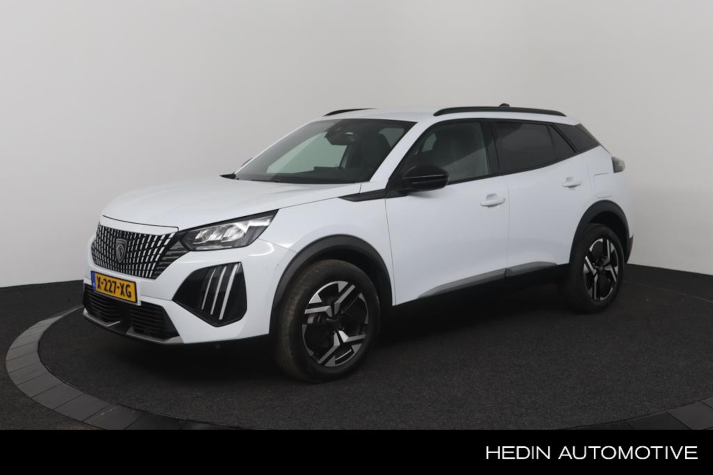 Peugeot 2008 - 1.2 100pk Allure | Navigatie | Camera | ECC | Cruise control | Lichtmetalen velgen 17" | - AutoWereld.nl