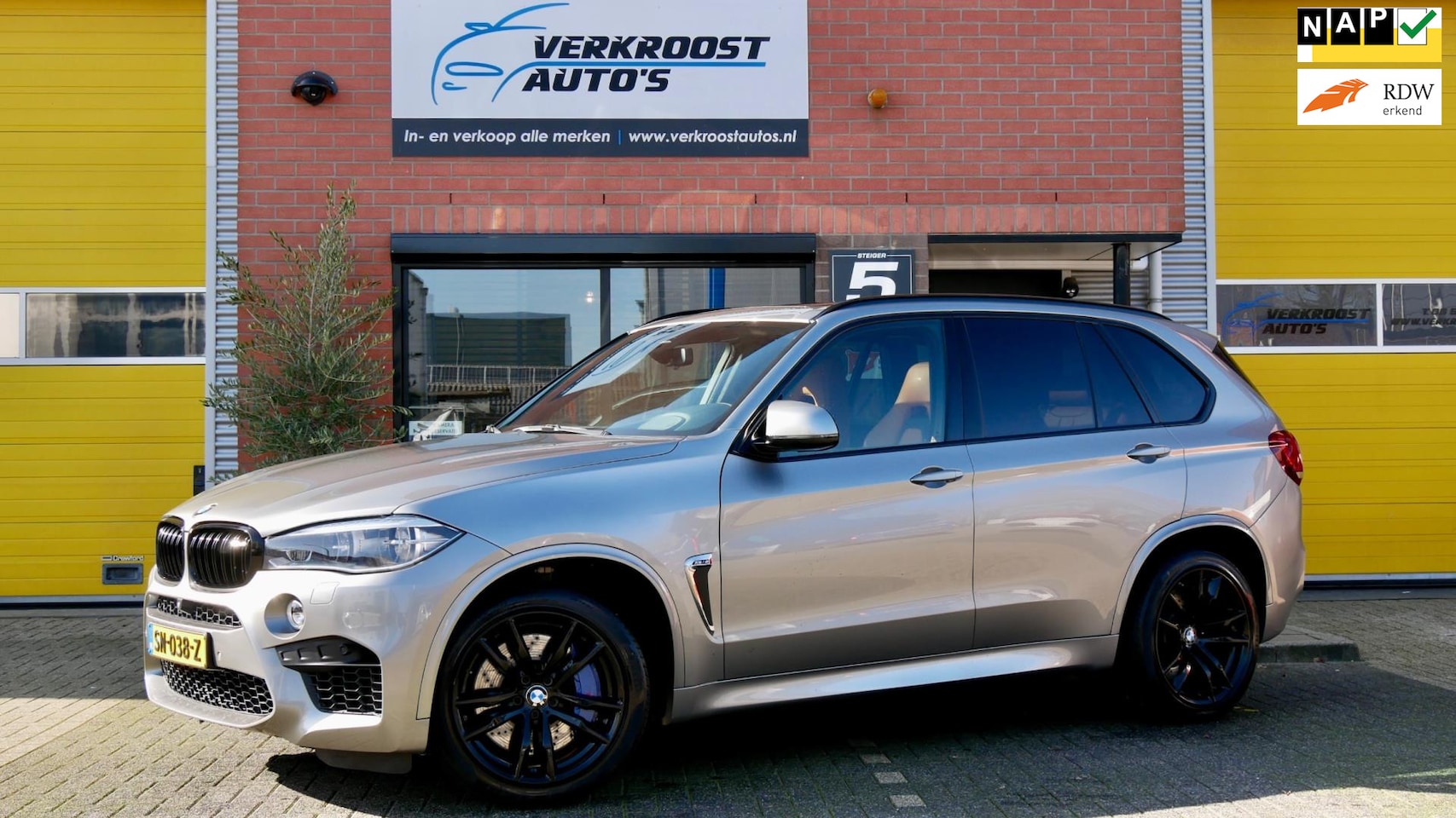 BMW X5 - M. pano. alcan hemel. camera. clima achter. Hud - AutoWereld.nl