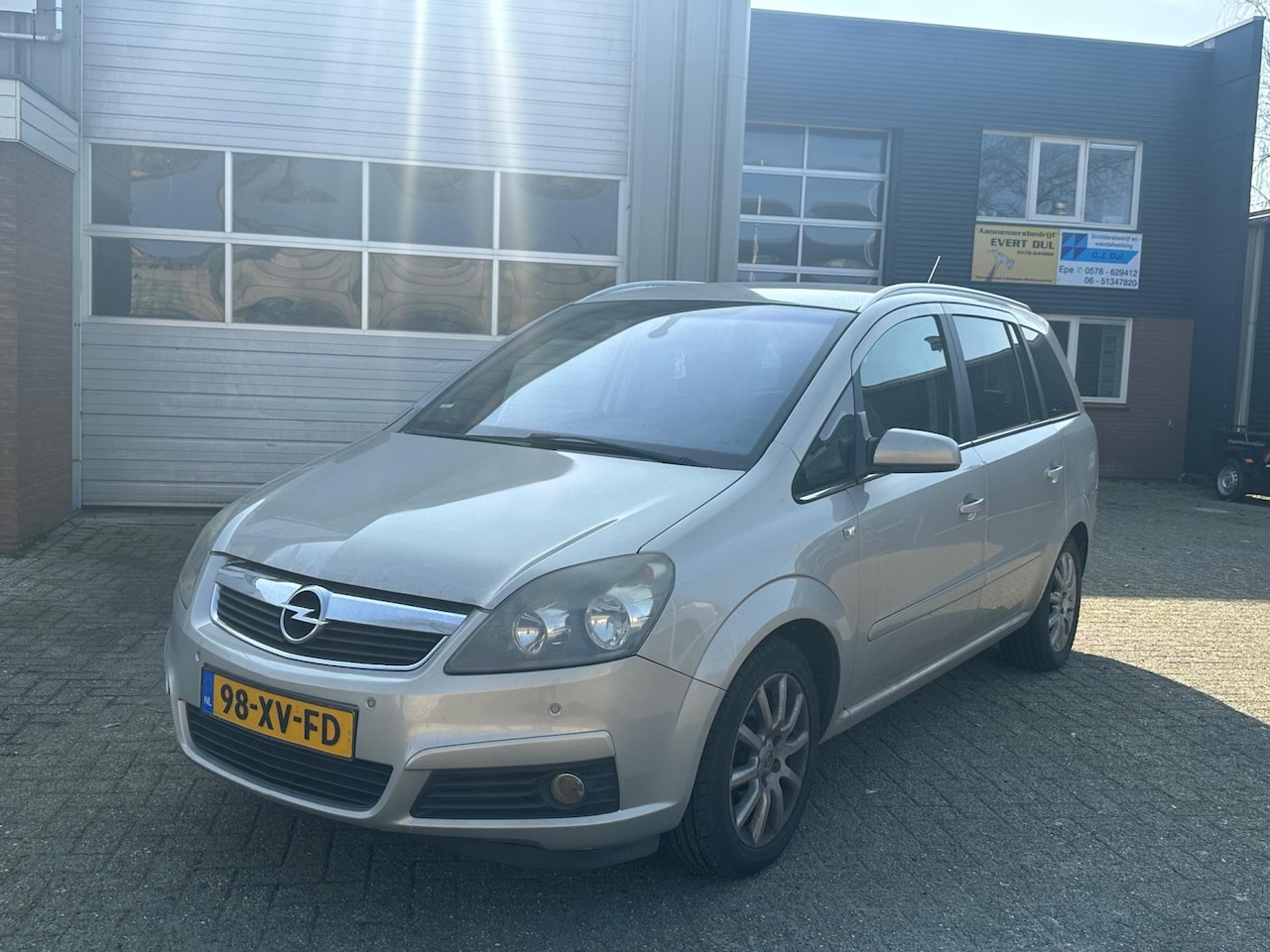 Opel Zafira - 2.2 Cosmo Automaat 7 pers geen vermogen - AutoWereld.nl