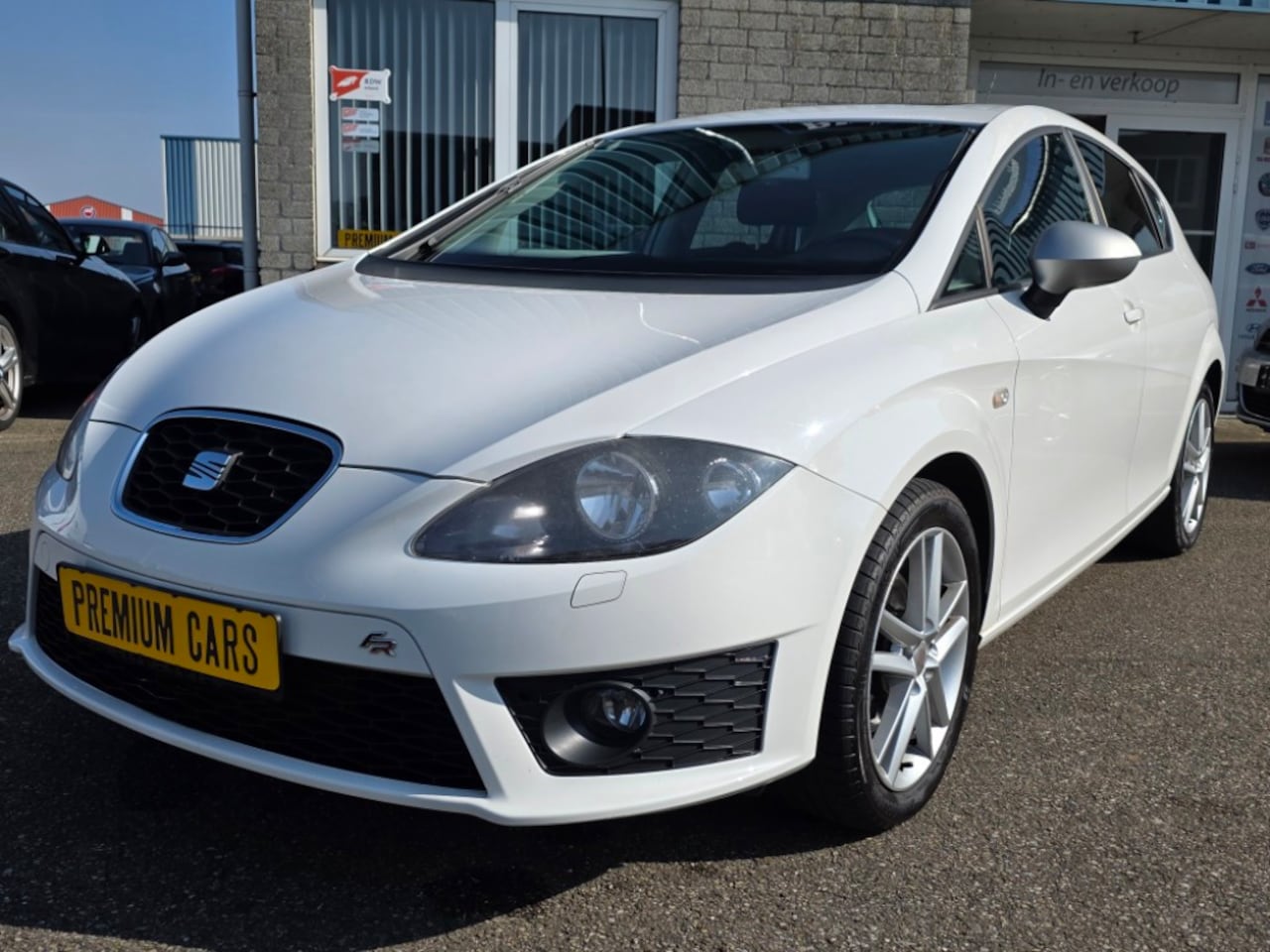 Seat Leon - 1.4 EcoTSI FR Business Intense Schuifdak / Parkeerhulp / Airco / Stoelverwarming - AutoWereld.nl