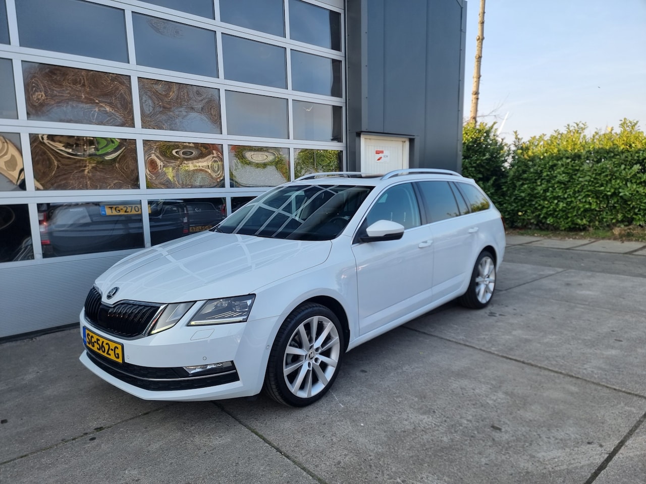 Skoda Octavia Combi - 1.0 TSI Greentech Style Business automaat dsg - AutoWereld.nl