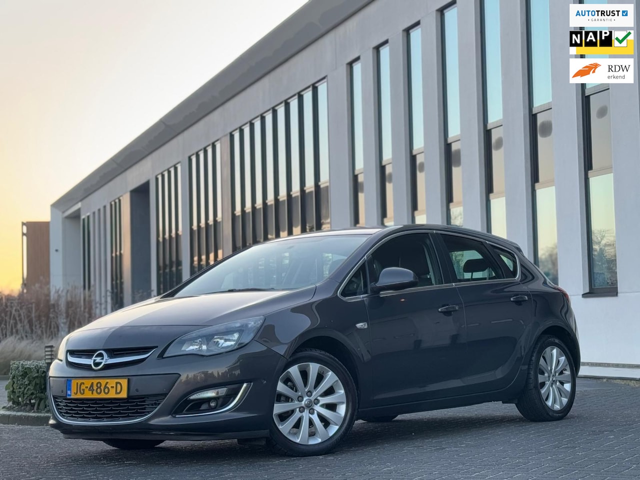 Opel Astra - 1.4 Turbo 140 pk Automaat Sport +, 1/2 lederen sportinterieur,navigatie,cruise control - AutoWereld.nl