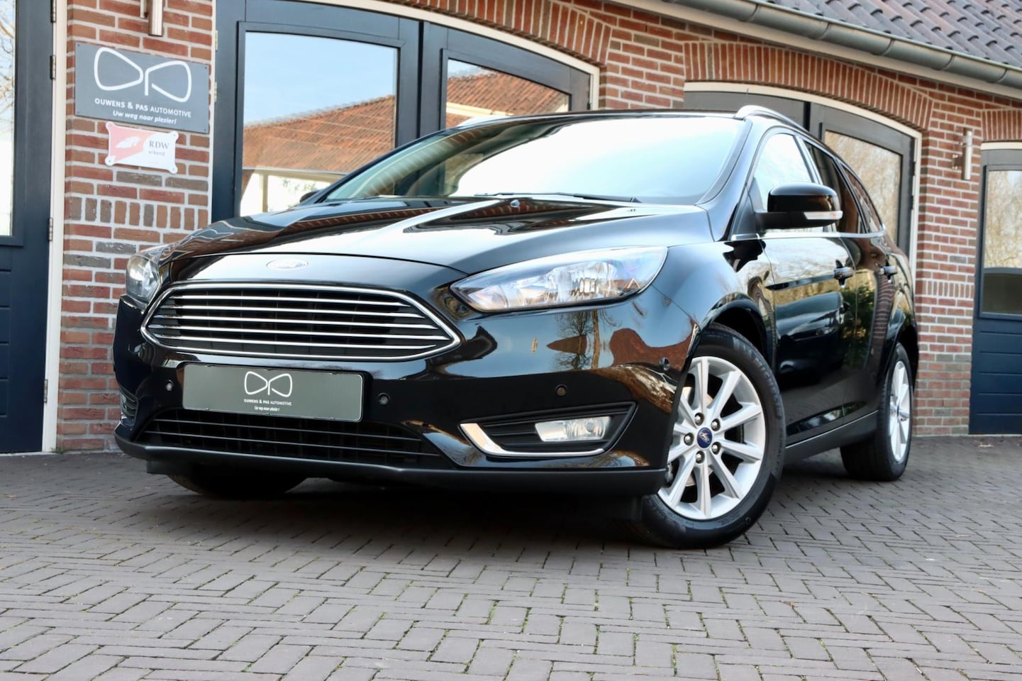 Ford Focus Wagon - 1.0 Titanium | 1E EIGENAAR | NIEUWE DISTRIBUTIE | NAVIGATIE | CRUISE | STOELVERW. - AutoWereld.nl