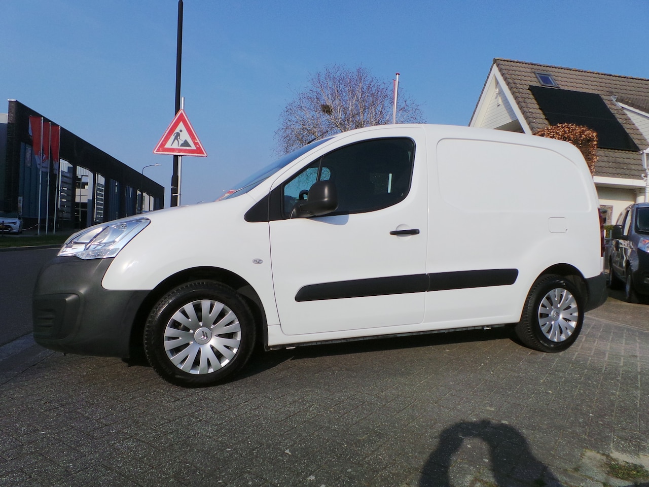 Citroën Berlingo - 1.6 BlueHDI 75 Club Airco,Cruis,Schuifdeur,Trekhaak - AutoWereld.nl