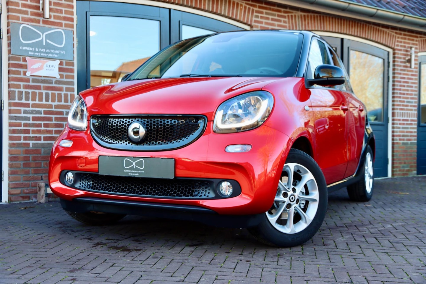 Smart Forfour - 1.0 Passion | NAVIGATIE | PANORAMA | CRUISE | LED | DEALERONDERHOUDEN - AutoWereld.nl