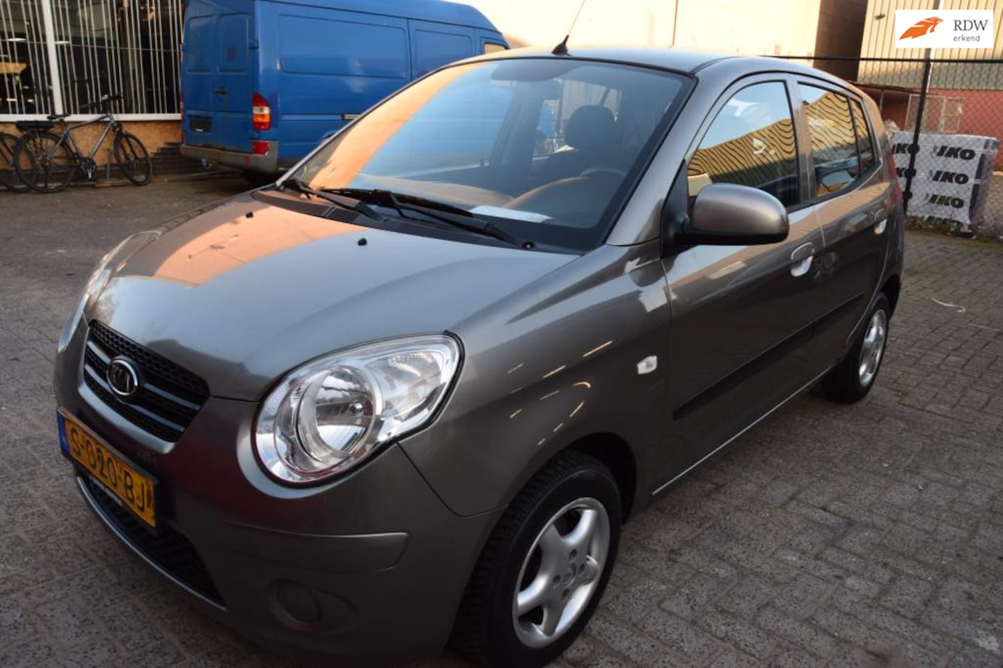 Kia Picanto - 1.1 SportbyKia 1.1 SportbyKia - AutoWereld.nl