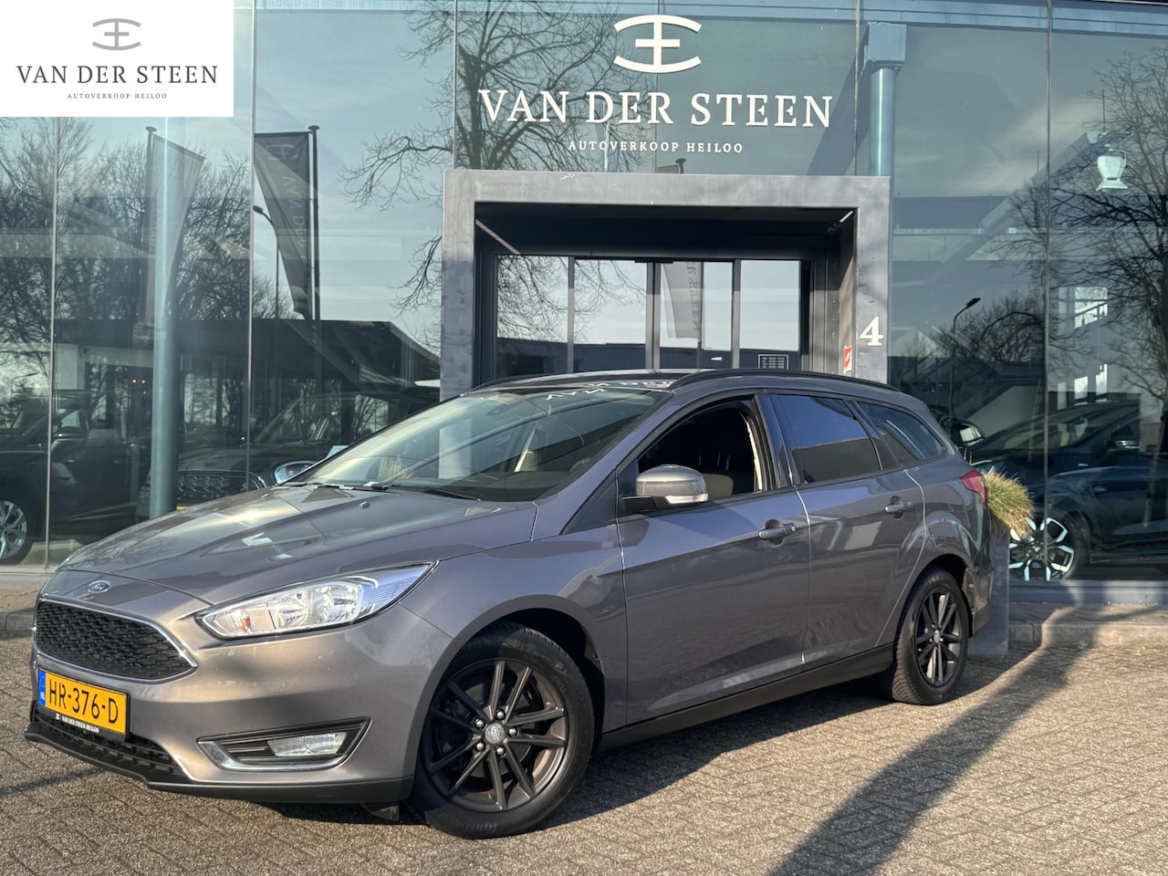 Ford Focus Wagon - 1.0 Titanium Cruise Control | Navigatie | Nieuwe Distributieriem - AutoWereld.nl