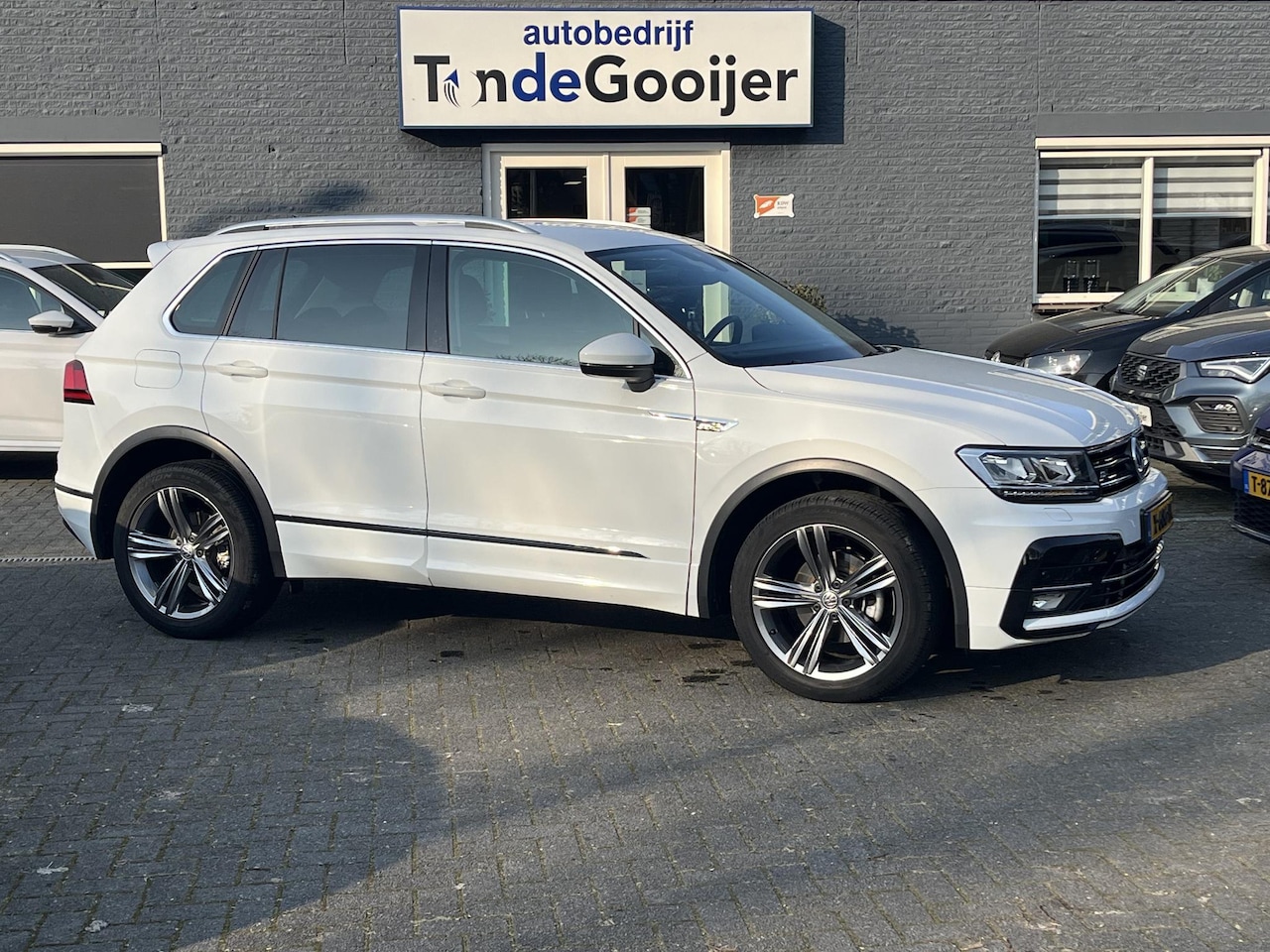 Volkswagen Tiguan - 1.4 TSi DSG 4Motion Highline R-line | TREKHAAK | STANDKACHEL | - AutoWereld.nl