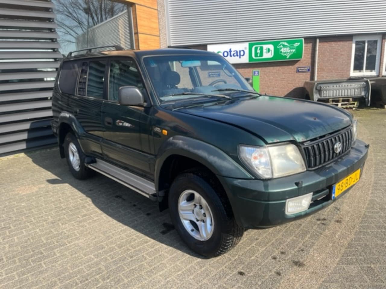 Toyota Land Cruiser 90 - LandCruiser 3.0 D4-D AUT 4WD LWB ENGINE AND TRANSMISSION AND BODY GOOD EXPORT PRICE € 5900 - AutoWereld.nl