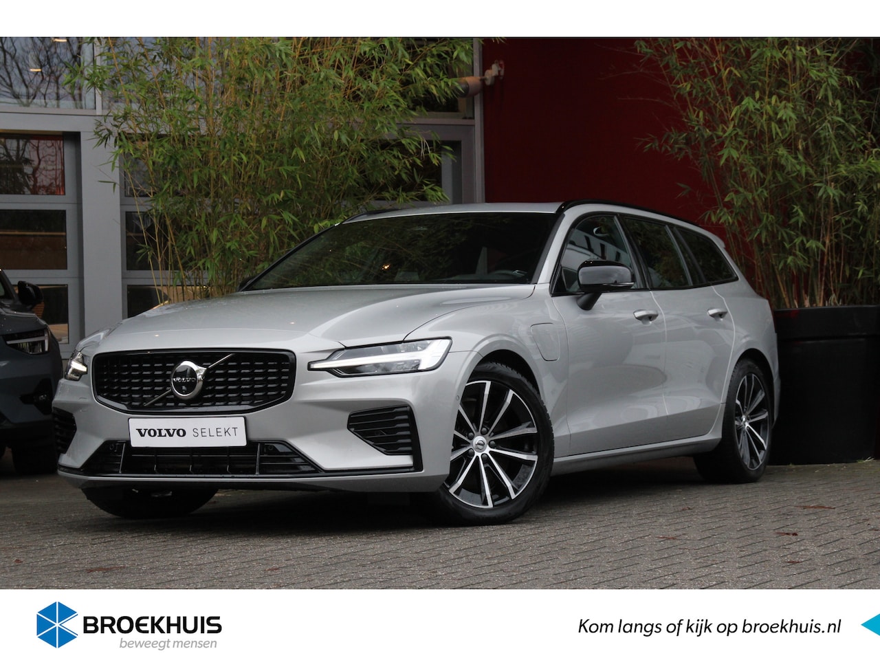 Volvo V60 - 2.0 T6 Plug-in hybrid AWD Plus Dark | Trekhaak | 360 Camera | Harman/Kardon | Schuifdak - AutoWereld.nl