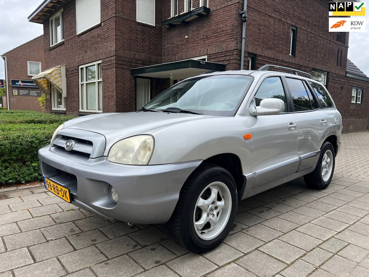 Hyundai Santa Fe - 2.0i-16V Motion / airco / nap - AutoWereld.nl