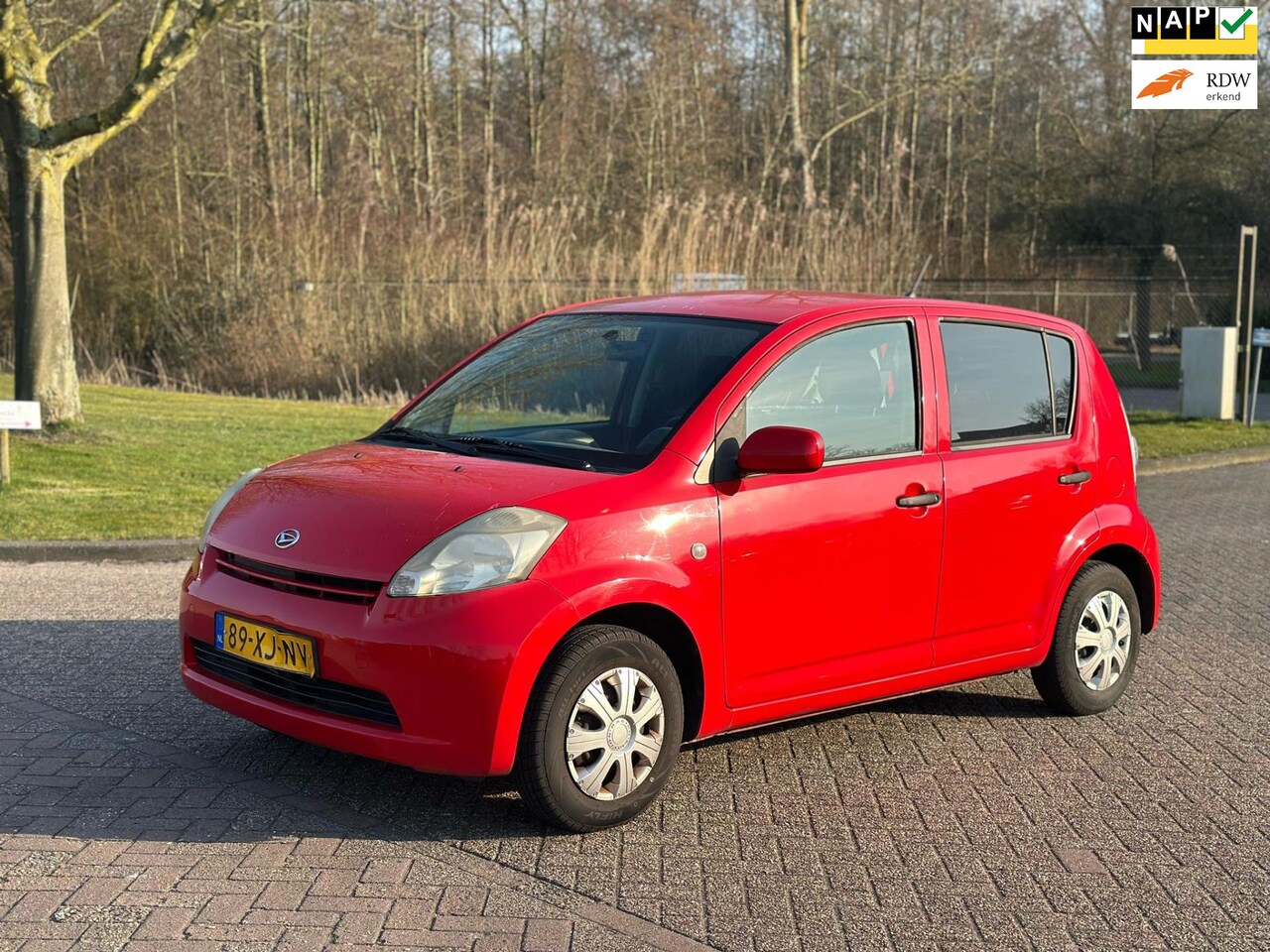 Daihatsu Sirion 2 - 1.0-12V Trend/APK TOT 25-06-2025 - AutoWereld.nl