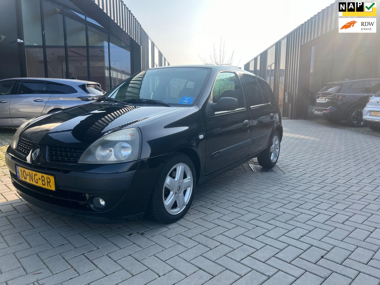 Renault Clio - 1.2-16V Authentique Elek pakket 5drs Nwe APK NL Auto - AutoWereld.nl