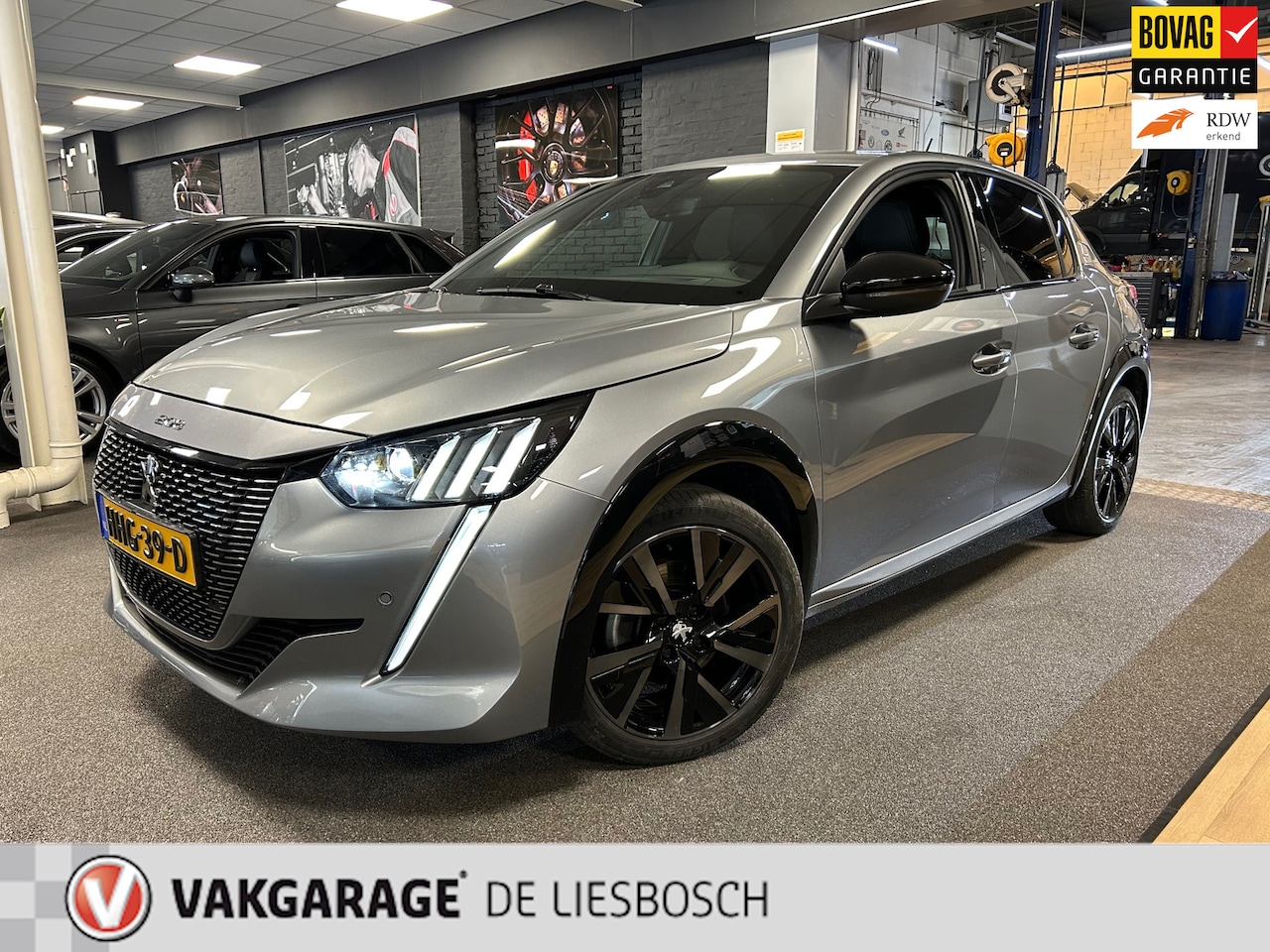 Peugeot 208 - 1.2 PureTech GT / Navigatie / pdc v+A / camera / cruise-control - AutoWereld.nl