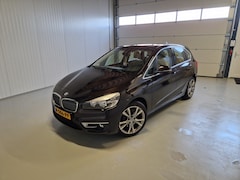 BMW 2-serie Active Tourer - 220i Luxury 2024 rondom nieuwe remschijven en nieuwe all season banden.