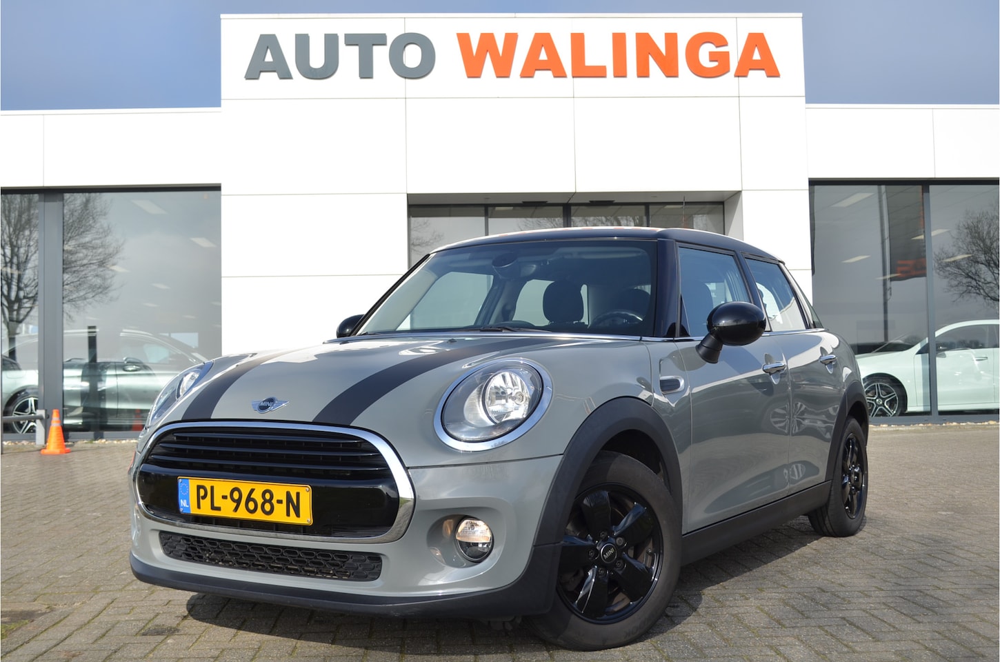 MINI Cooper - Mini 1.5 Salt Business Navi | Cruise | NL auto | Metallic lak | PDC | LMV | Climate | Star - AutoWereld.nl