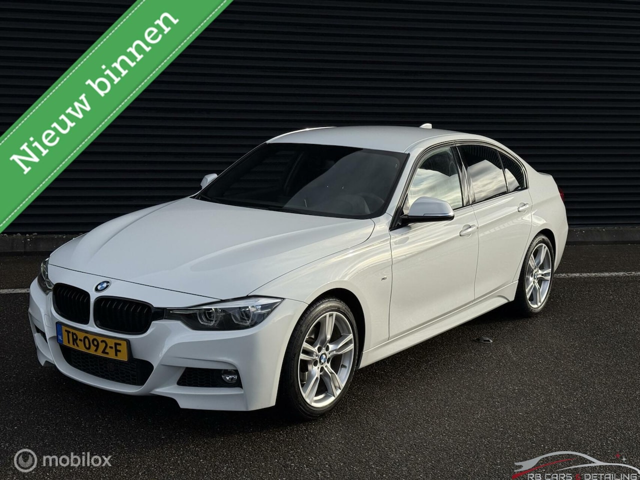 BMW 3-serie - 318i M Sport Edition 318i M Sport Edition, CarPlay, Leder, Dealerond - AutoWereld.nl