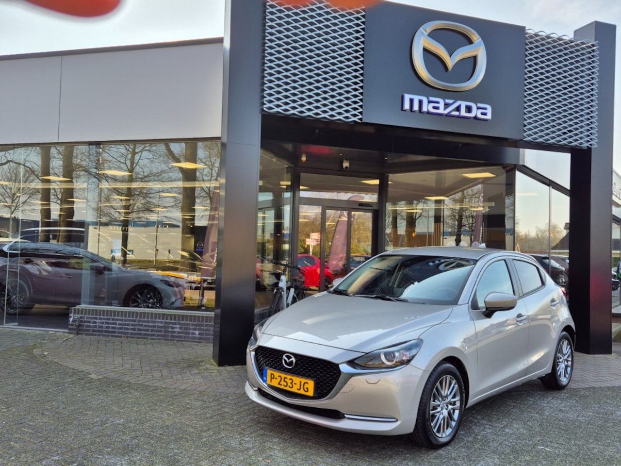 Mazda 2 - SKYACTIV-G 90 6MT LUXURY / Navigatie - AutoWereld.nl