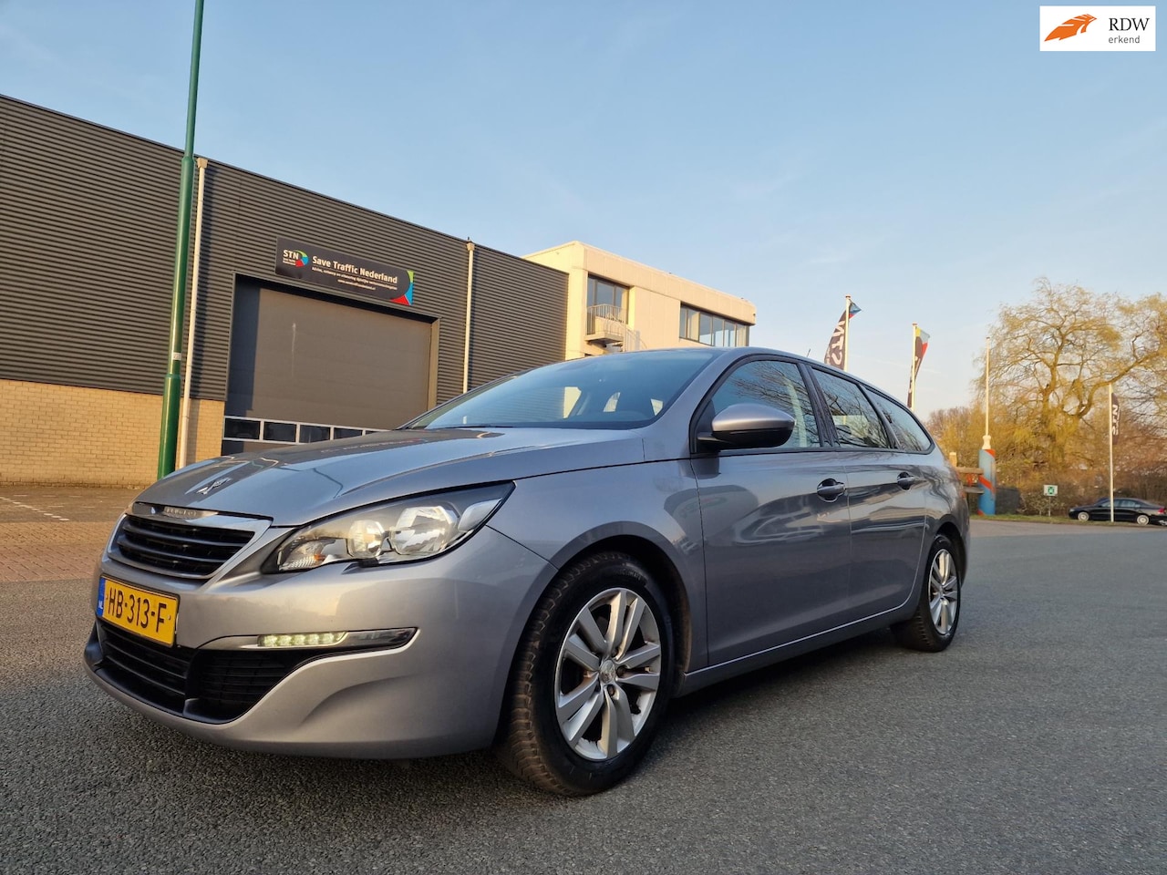 Peugeot 308 SW - 1.6 BlueHDI Blue Pack NAVI PSENSOR CRUISE 2 X SLEUTELS - AutoWereld.nl