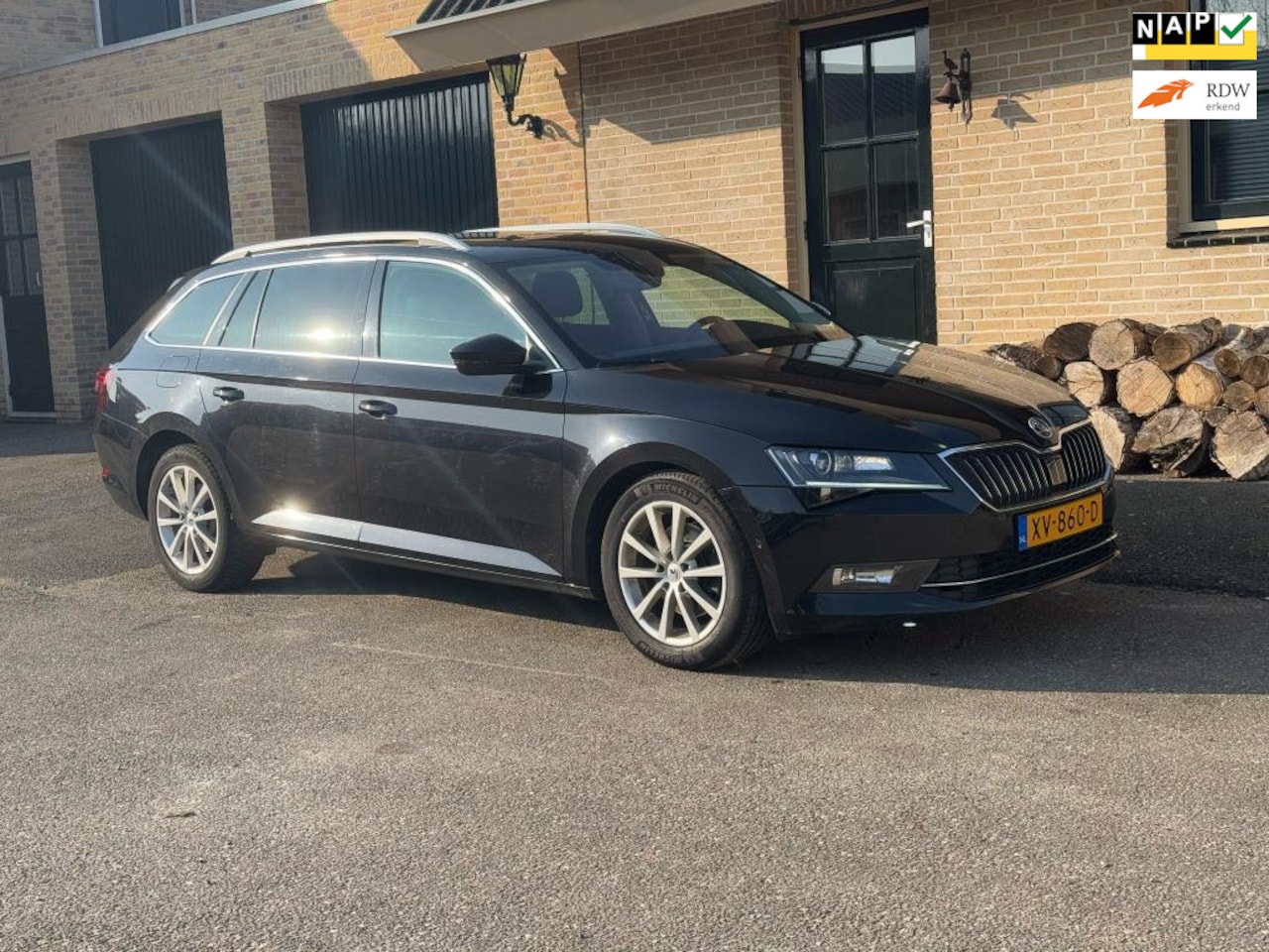 Skoda Superb Combi - 1.6 TDI Ambition DSG| NAVI | CAM | LEDER - AutoWereld.nl