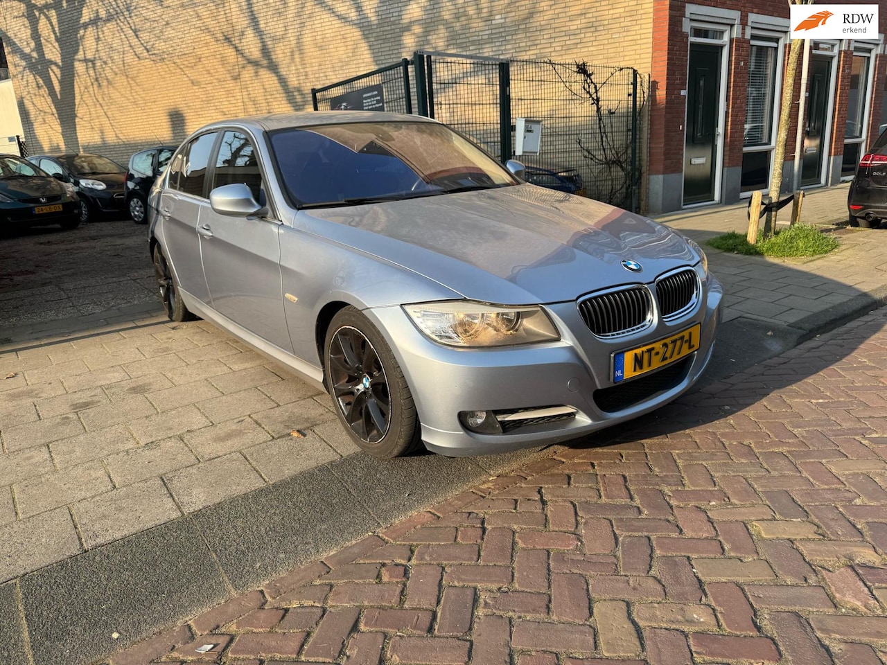 BMW 3-serie - 320i Luxury Line Benzine Handgeschakeld rijdt top! - AutoWereld.nl