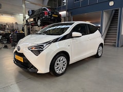 Toyota Aygo - 1.0 VVT-i 72pk 5D x-play | Camera | Apple carplay / Android auto | Airco | NAP | Rijklaar