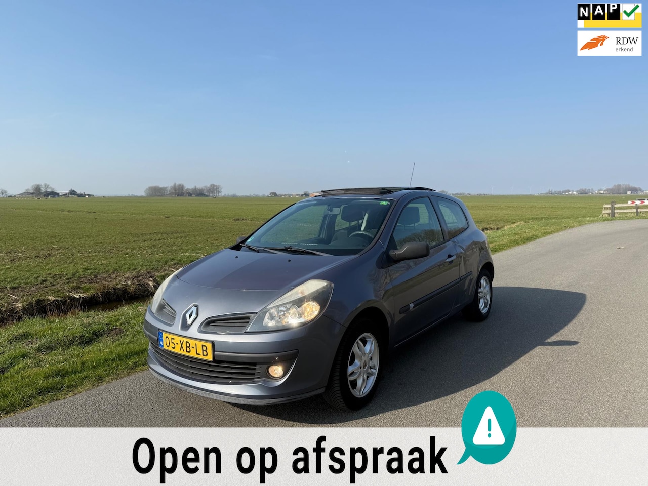 Renault Clio - 1.2-16V PANORAMADAK/NAP/AIRCO/LEES TEKST!!! - AutoWereld.nl