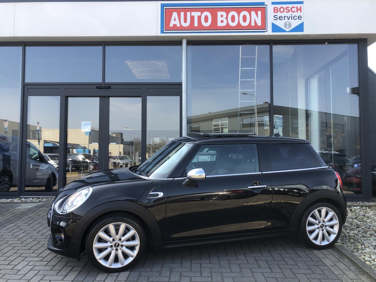 MINI One - 1.2 102PK BUSINESS : LEER-ST-KUIP/PANO/PDC/17"LMV/ NAVI/PGLAS/MM/S&S - NL AUTO - KM=NAP - - AutoWereld.nl