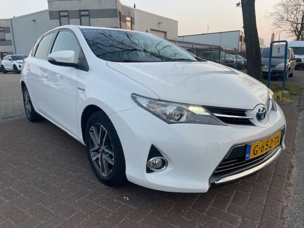 Toyota Auris - 1.8 Hybrid 5deurs Lease Automaat Airco/ECC,Navigatie,Camera - AutoWereld.nl