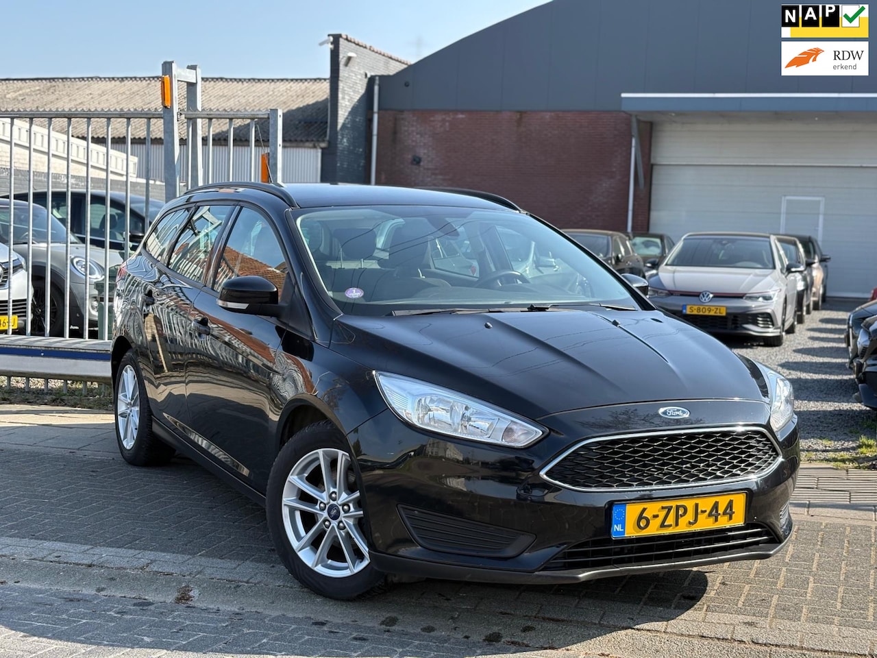 Ford Focus Wagon - 1.0 Trend Edition | Navigatie | Trekhaak | 16” LMV | - AutoWereld.nl