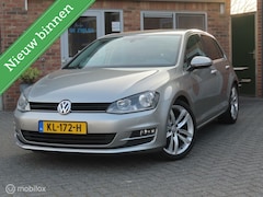 Volkswagen Golf - 1.2 TSI Highline/camera/pdc/18"/led/stoelverw