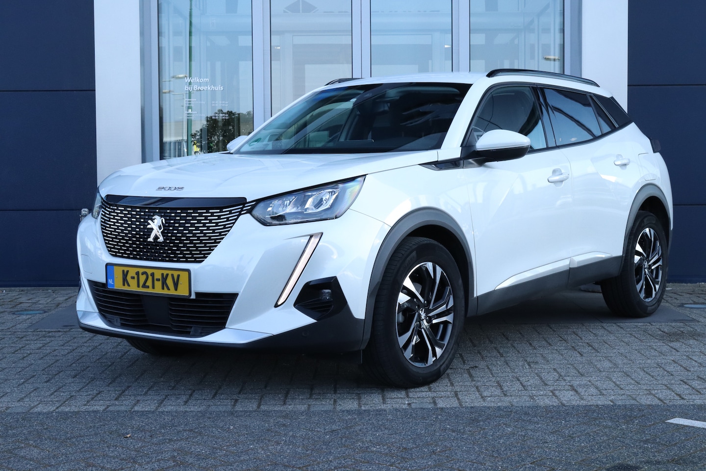 Peugeot 2008 - 1.2 PureTech Allure | achteruitrijcamera | keyless entry | lichtmetalen velgen 17" - AutoWereld.nl