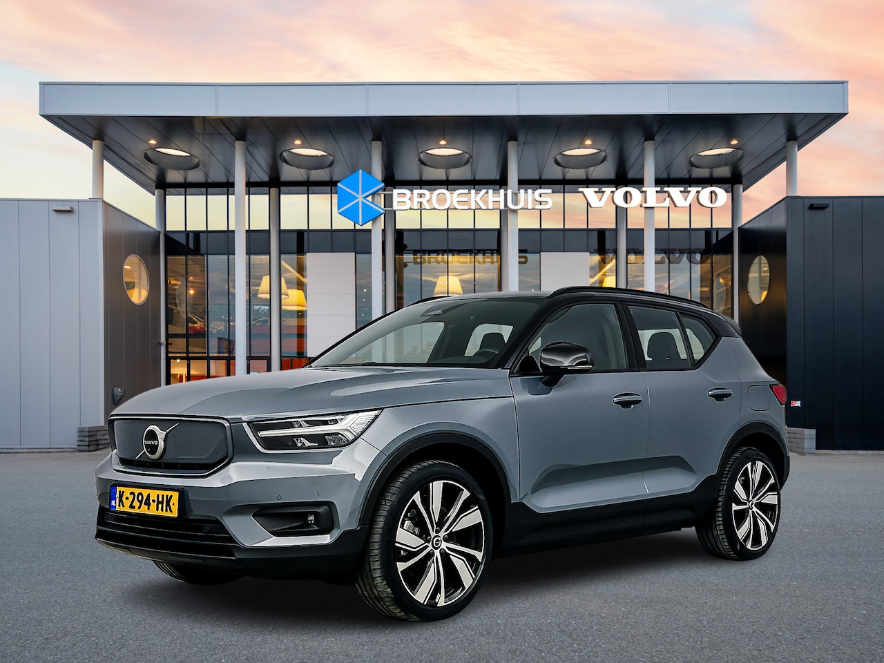 Volvo XC40 - Recharge P8 AWD R-Design | 20" | Panoramadak | 360 Camera | Harman Kardon | Elektr. verst. - AutoWereld.nl