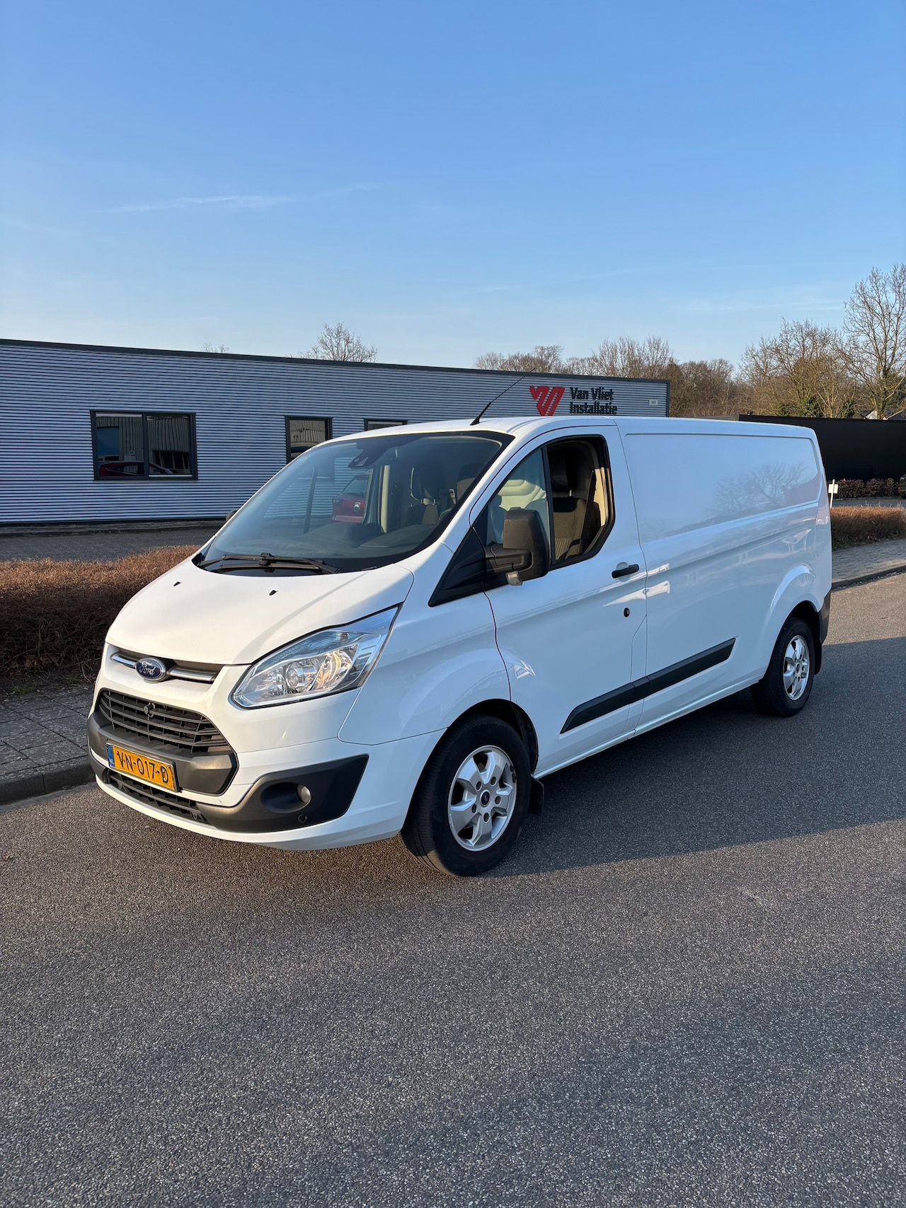 Ford Transit Custom - 290 2.2 TDCI L2H1 Trend Airco 3 Persoons - AutoWereld.nl