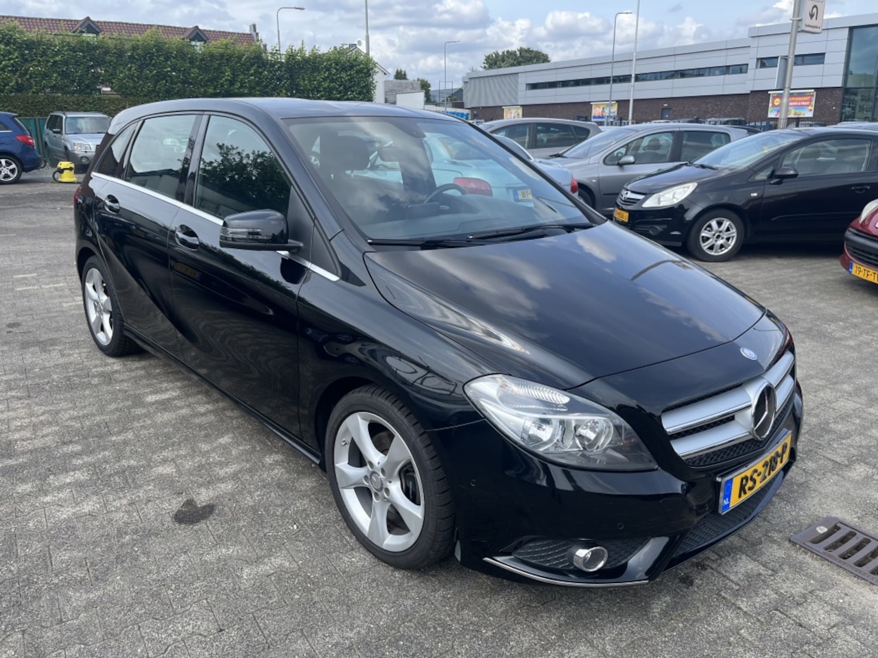 Mercedes-Benz B-klasse - 180 Ambition 180 Ambition, AUTOMAAT ! LEDER ! CAMERA - AutoWereld.nl