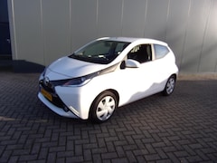 Toyota Aygo - 1.0 VVT-i x-play// CAMERA