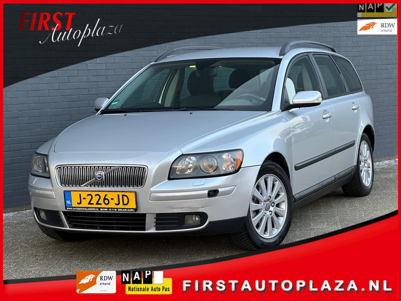 Volvo V50 - 2.4i 170 PK CRUISE/AIRCO/TREKHAAK/PARROT | NETTE AUTO ! - AutoWereld.nl