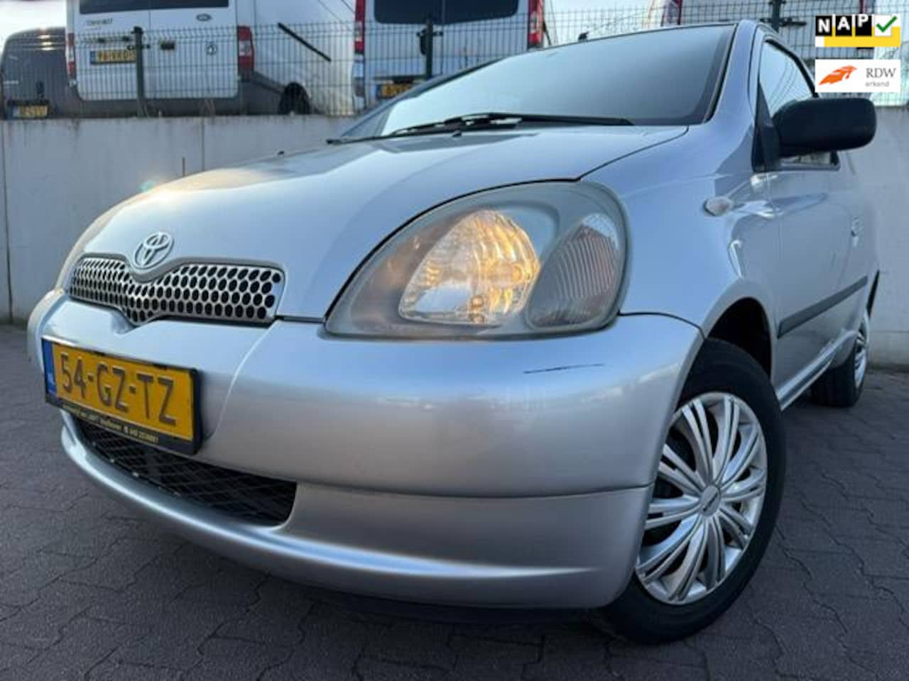 Toyota Yaris - 1.3-16V VVT-i Sol/146287 KM NAP/NIEUWE APK AFLEVERING/INRUIL KOOPJE/ - AutoWereld.nl