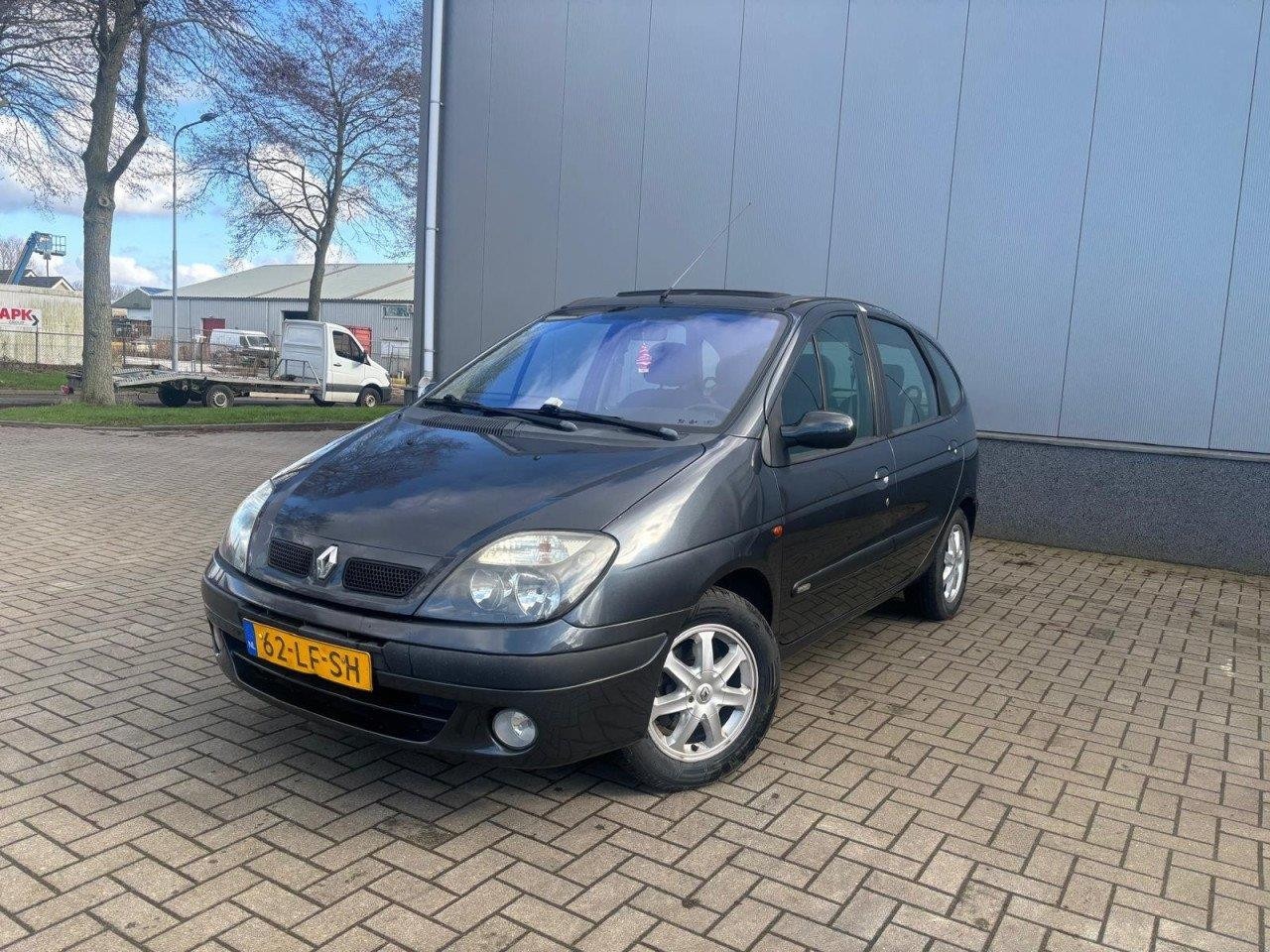 Renault Scénic - 1.6-16V Expression Sport Automaat - AutoWereld.nl