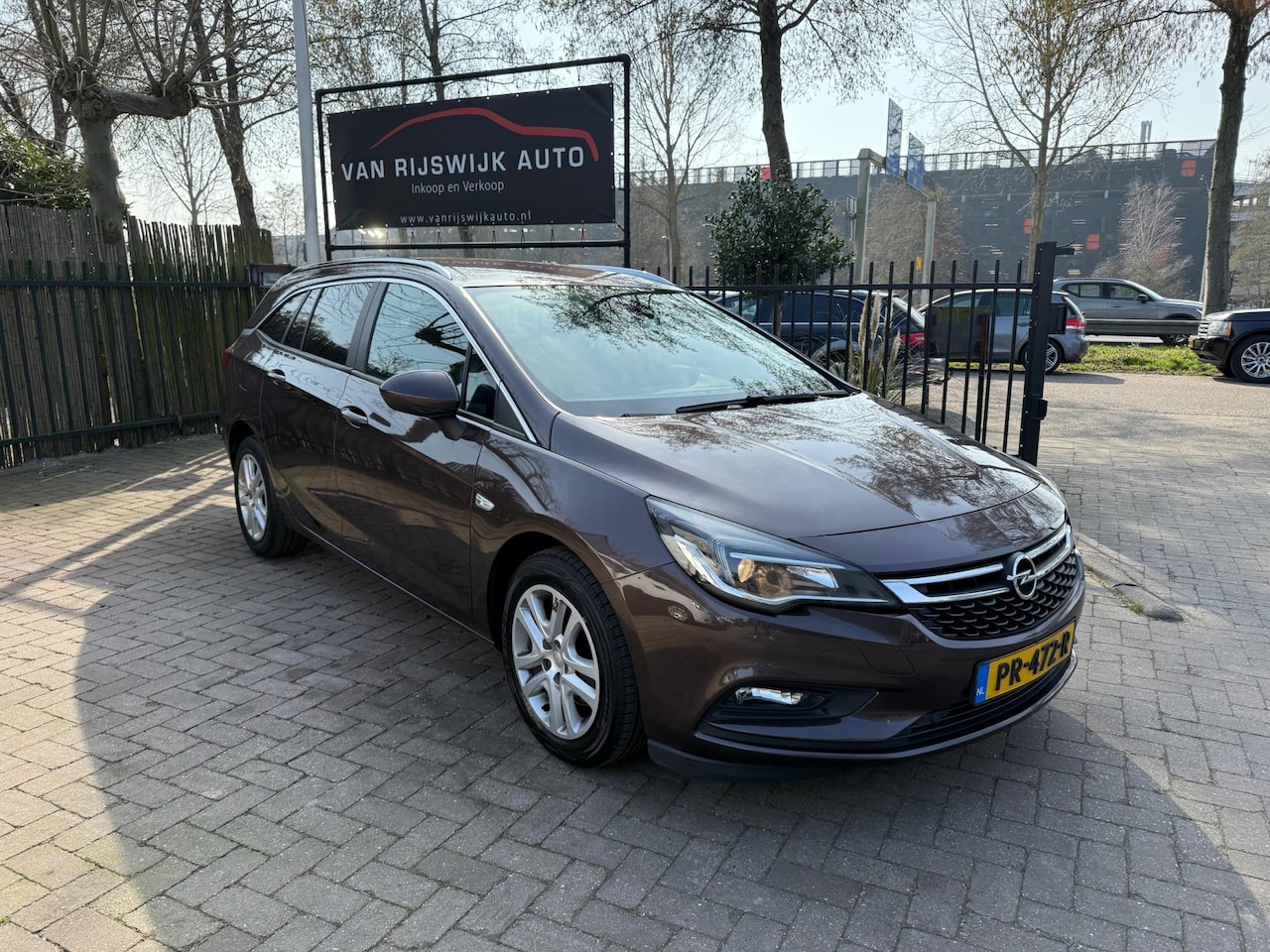 Opel Astra Sports Tourer - 1.6 CDTI Business+ €5690,- NETTO Nav Clima Dealer Ond - AutoWereld.nl