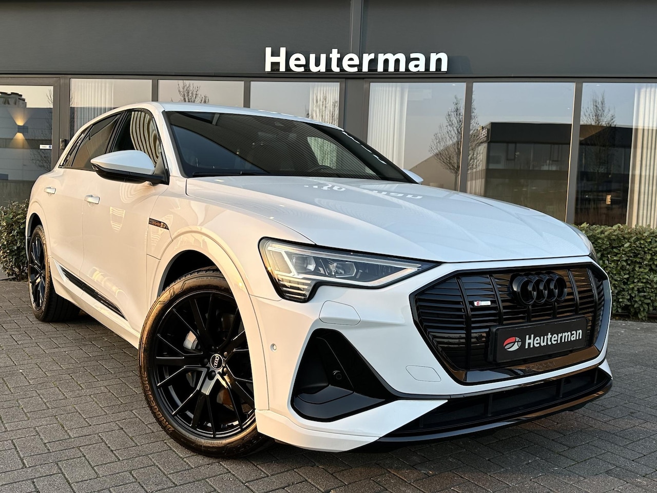 Audi e-tron - 50 Quattro S Line Black Edition/ Sfeerverlichting - AutoWereld.nl