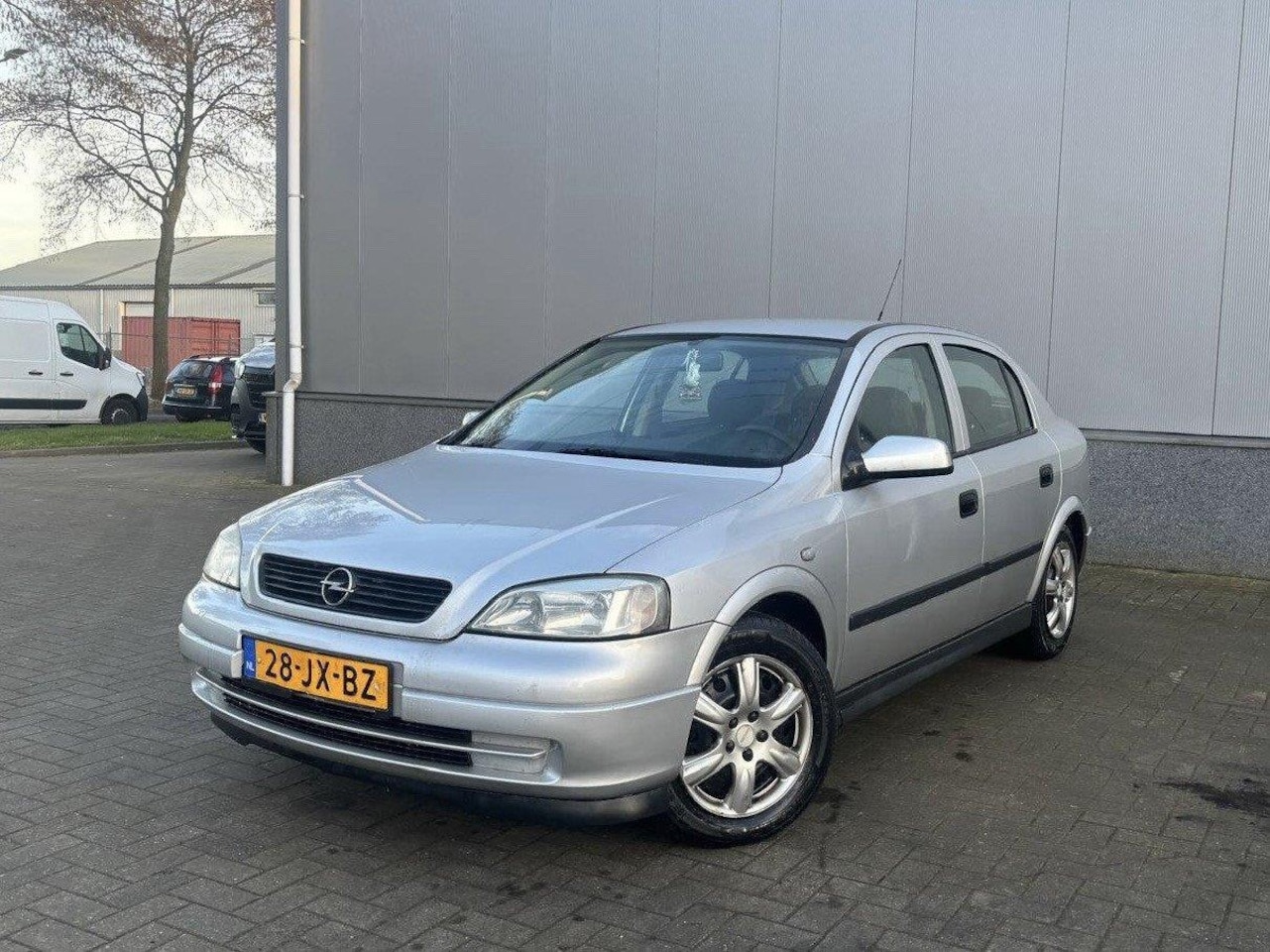 Opel Astra - 1.6 Edition airco/cruise/trekhaak - AutoWereld.nl