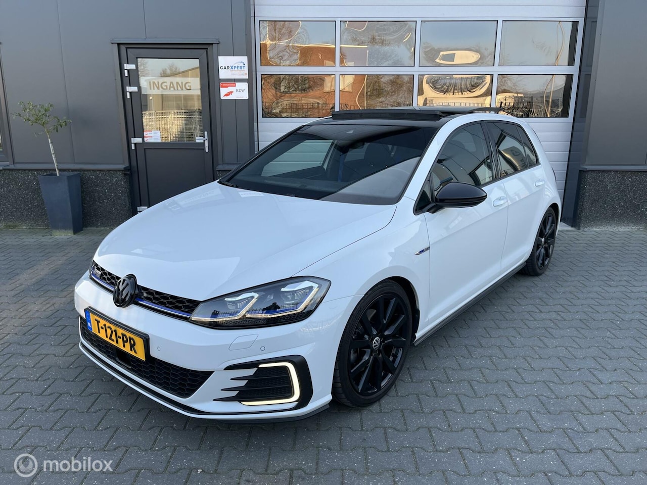 Volkswagen Golf - 7.5 1.4 TSI PHEV GTE / Pano / ACC / Camera - AutoWereld.nl