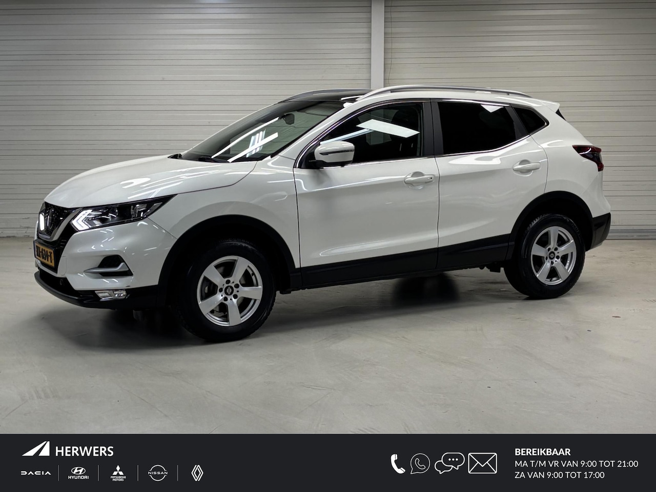 Nissan Qashqai - 1.2 N-Connecta / Trekhaak 1200 KG / Panoramadag / Navigatie / 360 Graden Camera / Dealer O - AutoWereld.nl