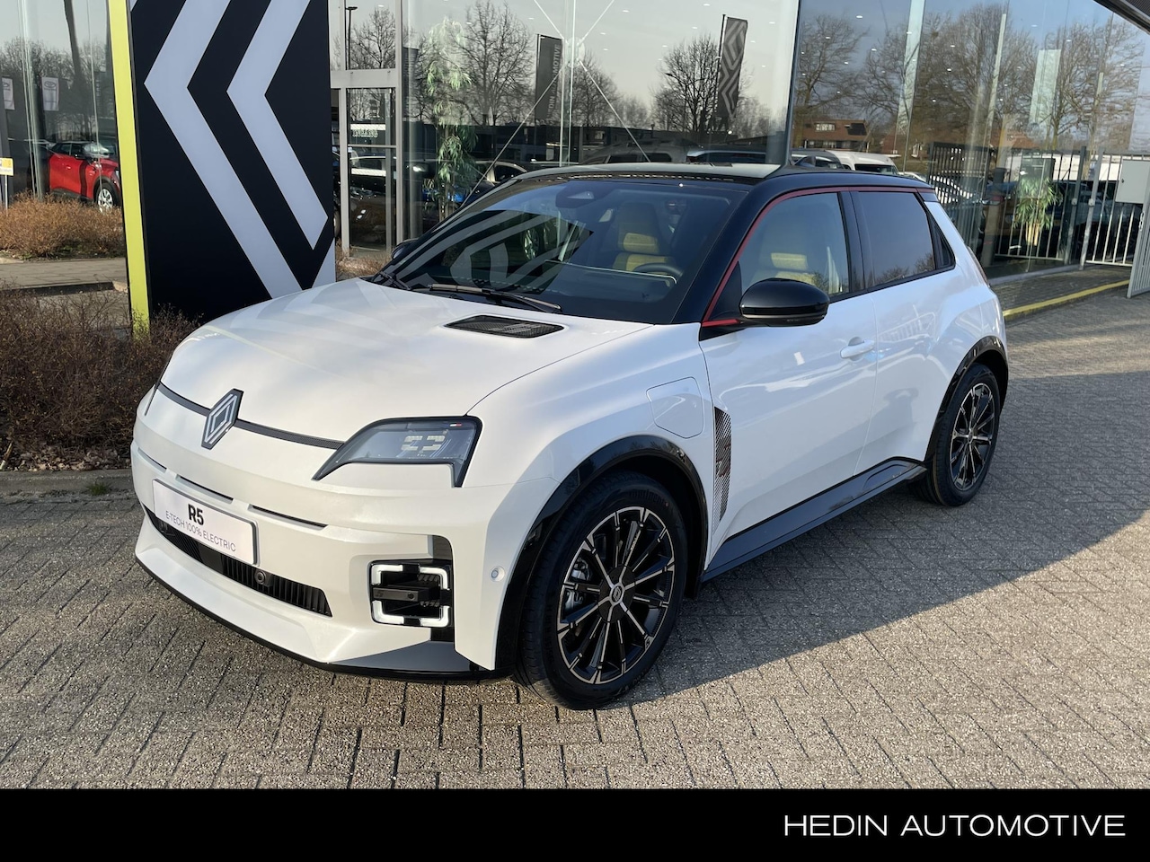 Renault 5 - urban range iconic cinq 40 kWh - AutoWereld.nl