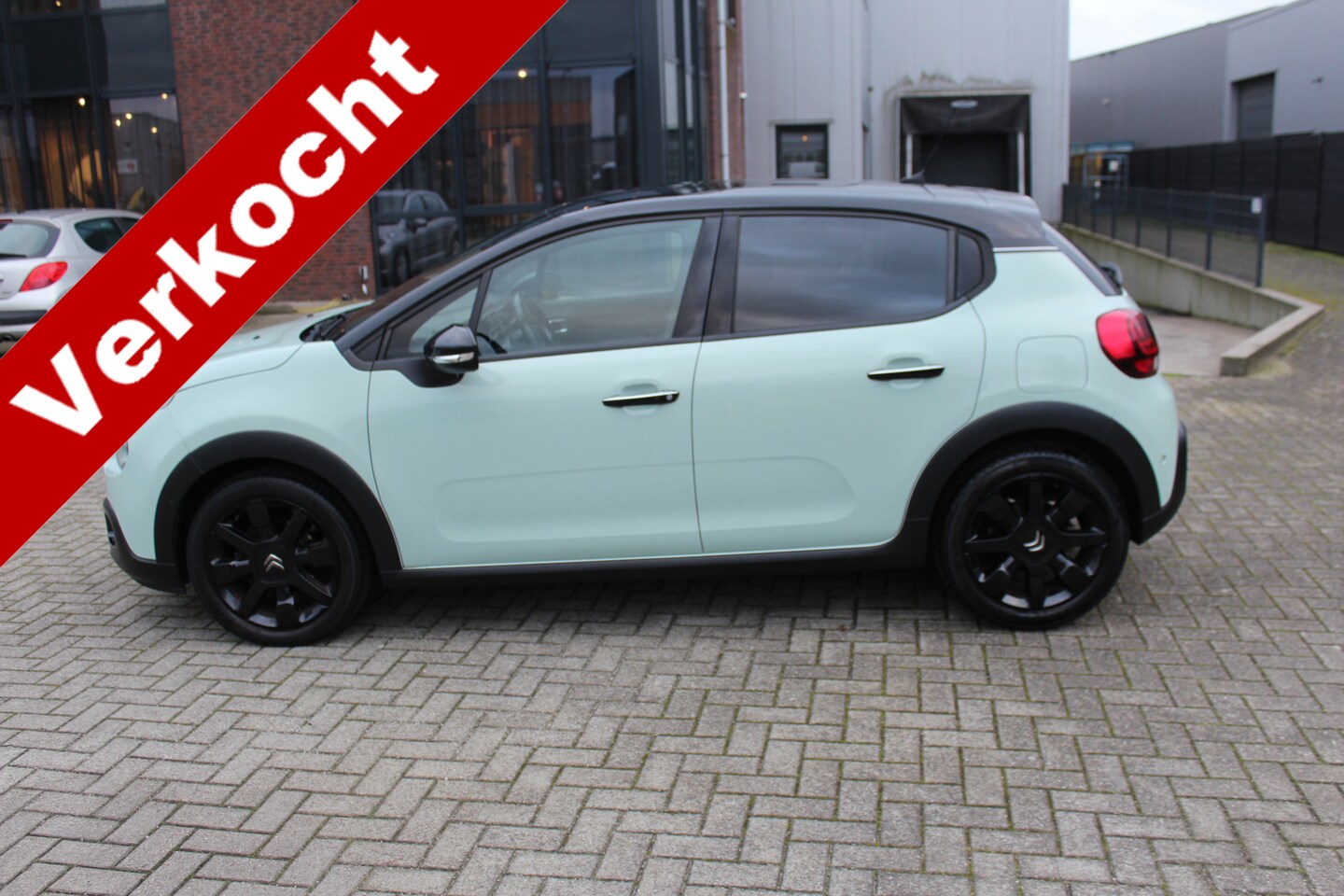 Citroën C3 - 1.2 110 PK PureTech S&S Shine Clima-Cruise-Navi-Dodehoek Detectie-Camera - AutoWereld.nl