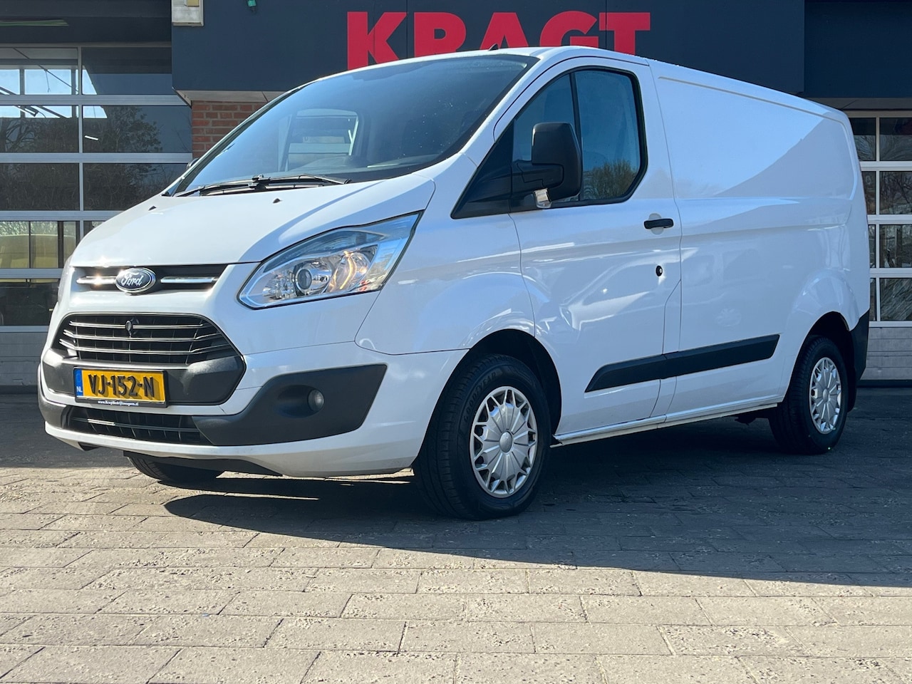 Ford Transit Custom - 270 2.2 TDCI L1H1 Trend 270 2.2 TDCI L1H1 Trend, NAP, airco, cruise control, navi, bluetooth, trekhaak, voorruitve - AutoWereld.nl